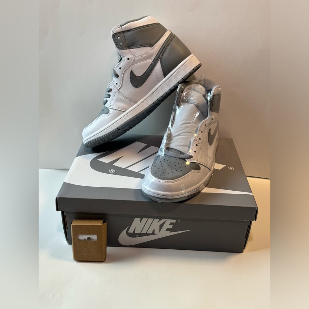 Air Jordan 1 Retro High OG Stealth White Grey 555088-037 Men’s Size 10